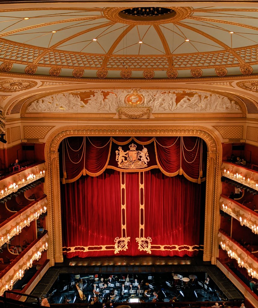 AmandeSev's tweet photo. Mayerling in London with Steven and Yasmine and Sarah and Mayara 😍😍😍 @TheRoyalBallet #royaloperahouse #coventgarden #mayerling @_stevenmcrae https://t.co/GScZqFXKNU