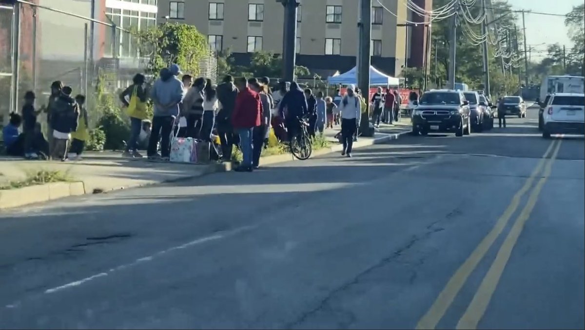 hardworkinglan1's tweet photo. @ScreamingRants @RepMalliotakis @GovKathyHochul @NYCMayor @POTUS Do you know what are you talking? Houses are around “empty hotels”. Now families might living next with criminals. They are illegal immigrants. Come see with your eyes before you speak idiot https://t.co/ypdsKBB85i