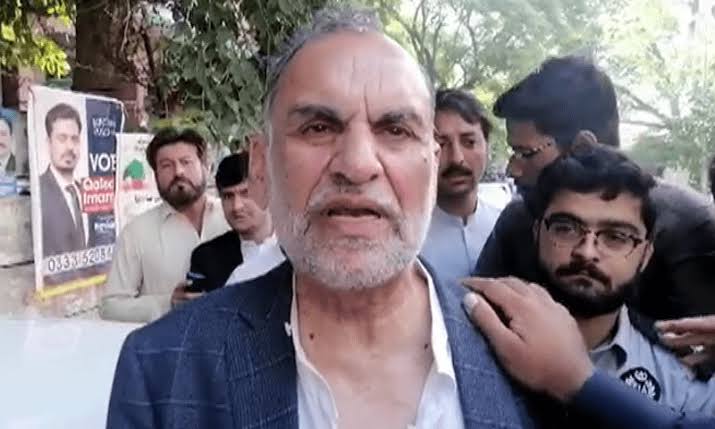 Umehabiba0707's tweet photo. One of the Pakistani Senator "Azam Sawati" arrested and naked by Agencies, because he tweet against the Corrupt Army General Bajwa.
@FIA_Agency arrest him and naked humiliation record for delete the tweet.
#ShameonBajwa
#BegharatBajwa
@OfficialDGISPR 
@CNN 
@trtworld 
@FoxNews https://t.co/VqYaZb17j6