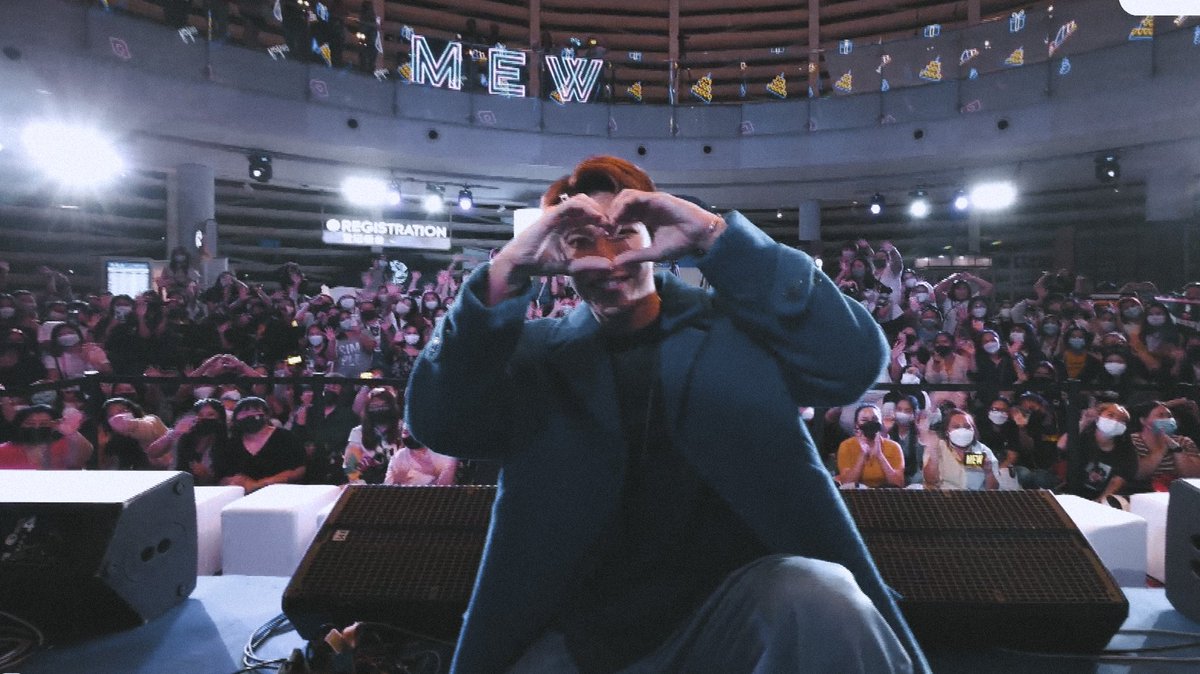 hourlymsuppasit's tweet photo. Thank you @MSuppasit for tonight! You did really well! 🥹❤️ We are so happy to see you on stage. Can’t wait to see you and the band performance for OCTOPOP! Get enough rest for the rest of the night. We love you! 🫶

KING POWER ANNIV X MEW

#ฉลองคิงพาวเวอร์33ปีxมิว
@MSuppasit https://t.co/gdXmOw4aWd