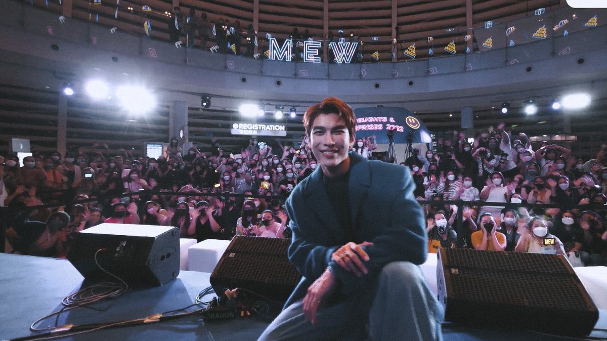 hourlymsuppasit's tweet photo. Thank you @MSuppasit for tonight! You did really well! 🥹❤️ We are so happy to see you on stage. Can’t wait to see you and the band performance for OCTOPOP! Get enough rest for the rest of the night. We love you! 🫶

KING POWER ANNIV X MEW

#ฉลองคิงพาวเวอร์33ปีxมิว
@MSuppasit https://t.co/gdXmOw4aWd