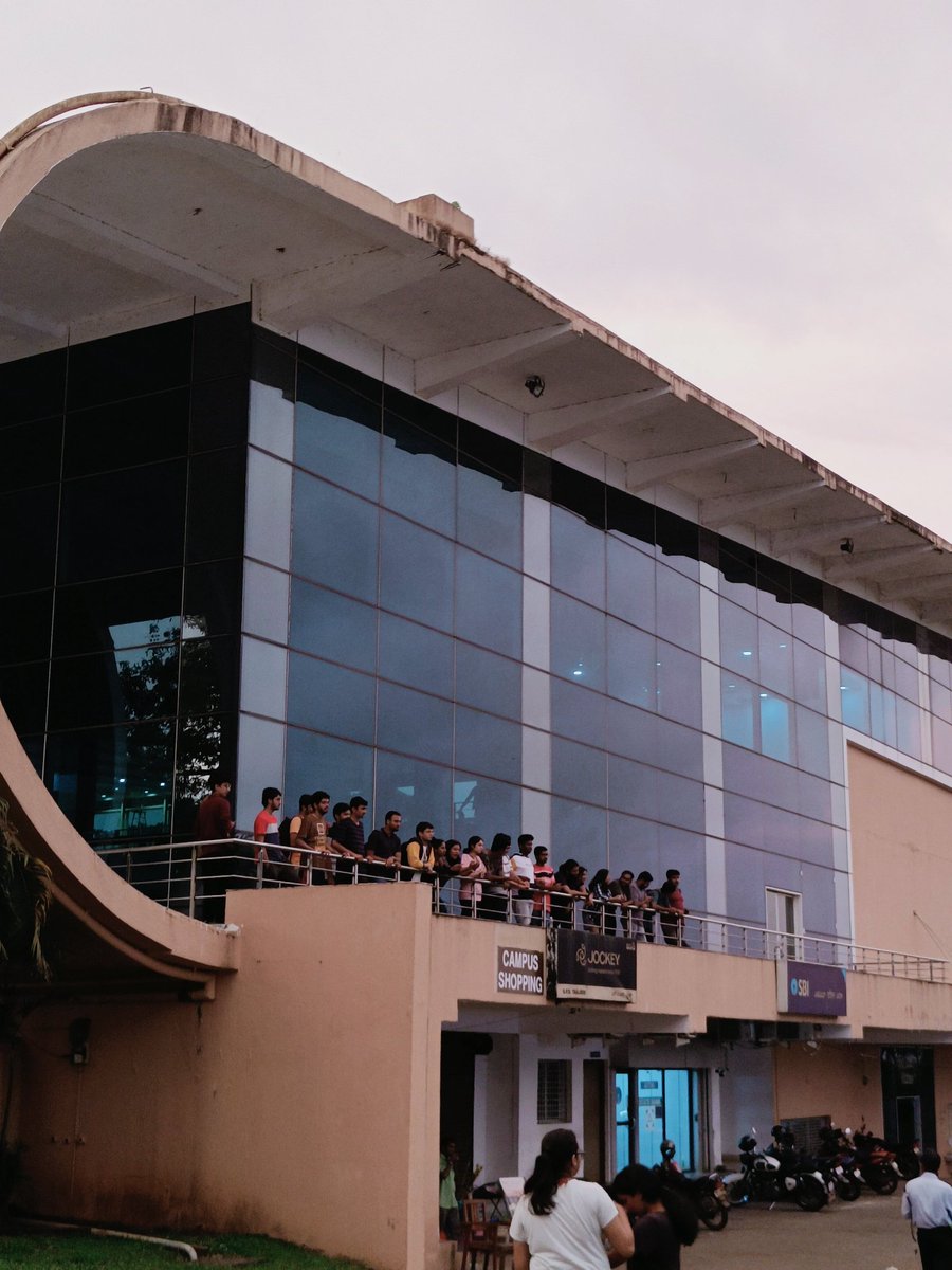 manipal_memes's tweet photo. Normal Ticket            VIP Box https://t.co/6dvEe7mJG4