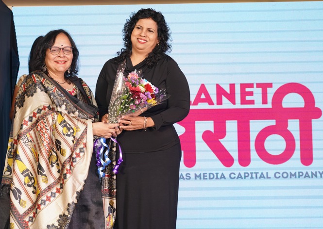 Here's Ms. Swapna Waghmare, Creative Consultant - Planet Marathi OTT, seen felicitating India's renowned playback singer and lyricist, Hema Sardesai.
<a href="/HemaaSardesai/">Hemaa Sardesai</a>

#planetgoem #planetgoemlaunch #ott #ottplatform #launch #goa #event