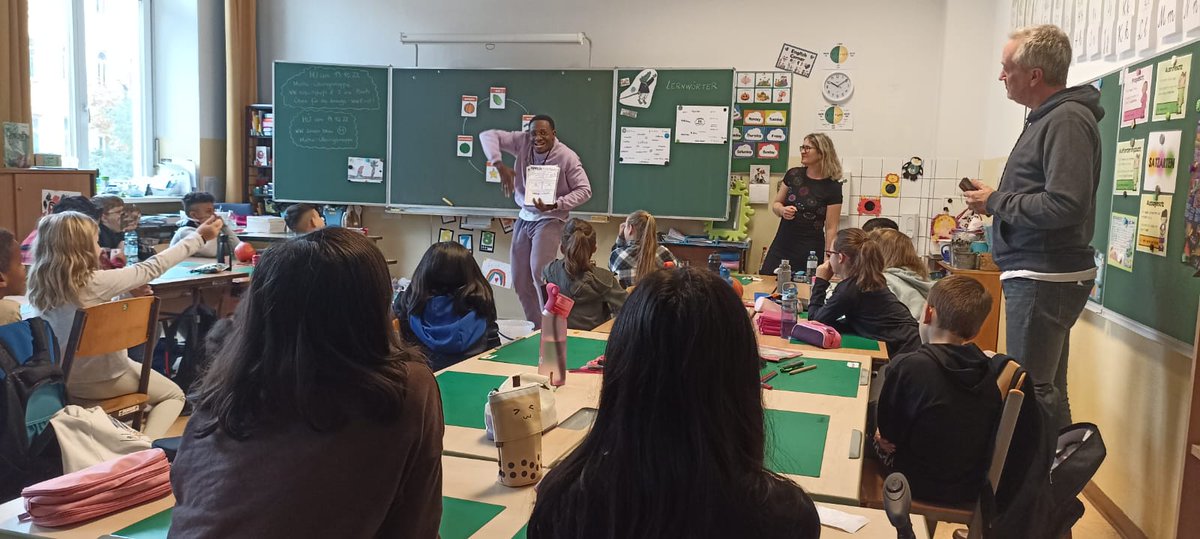 ceparacena's tweet photo. Viernes 14, último día de experienca ERASMUS +  en Viena junto con @cpradersa1 @aderan1 @CPRAderan2 y @adersa4. Regreso al colegio "Volksschule Brüßlgasse" para ver experiencias Montessori y enseñanza DUAL en inglés. Seguimos aprendiendo.
@HuelvaSoe @FormacProfAnd https://t.co/OfMcjV1Jsa
