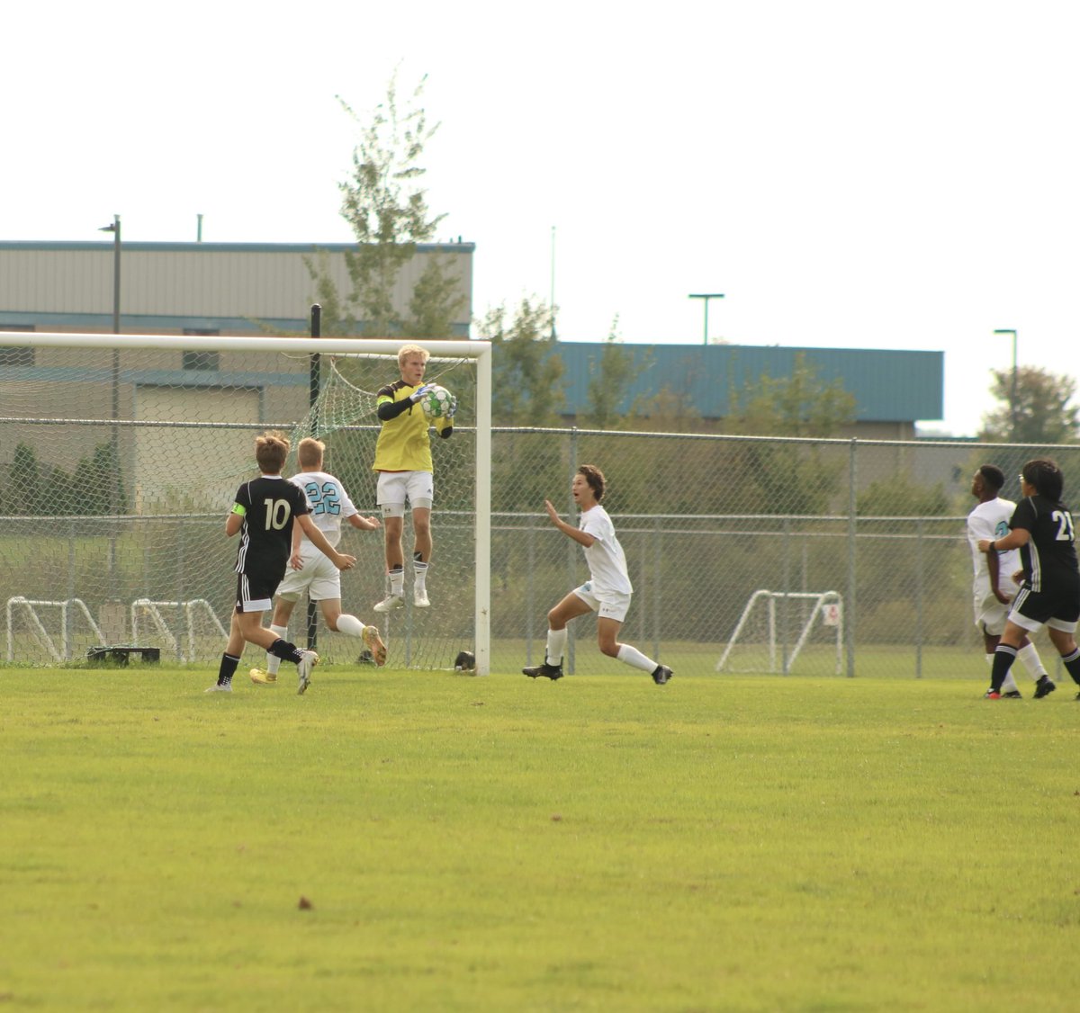 EverestBoys's tweet photo. #LevitatingLorge

Senior goalkeeper @JacobTLorge has been having an amazing season, saving 88% of shots on goal! While we certainly need to give credit to our talented defenders, there is no denying Jacob’s skill playing in goal!

#everestpride #dcesoccer #CarryTheE #dceverest https://t.co/JLi0l7BTUo