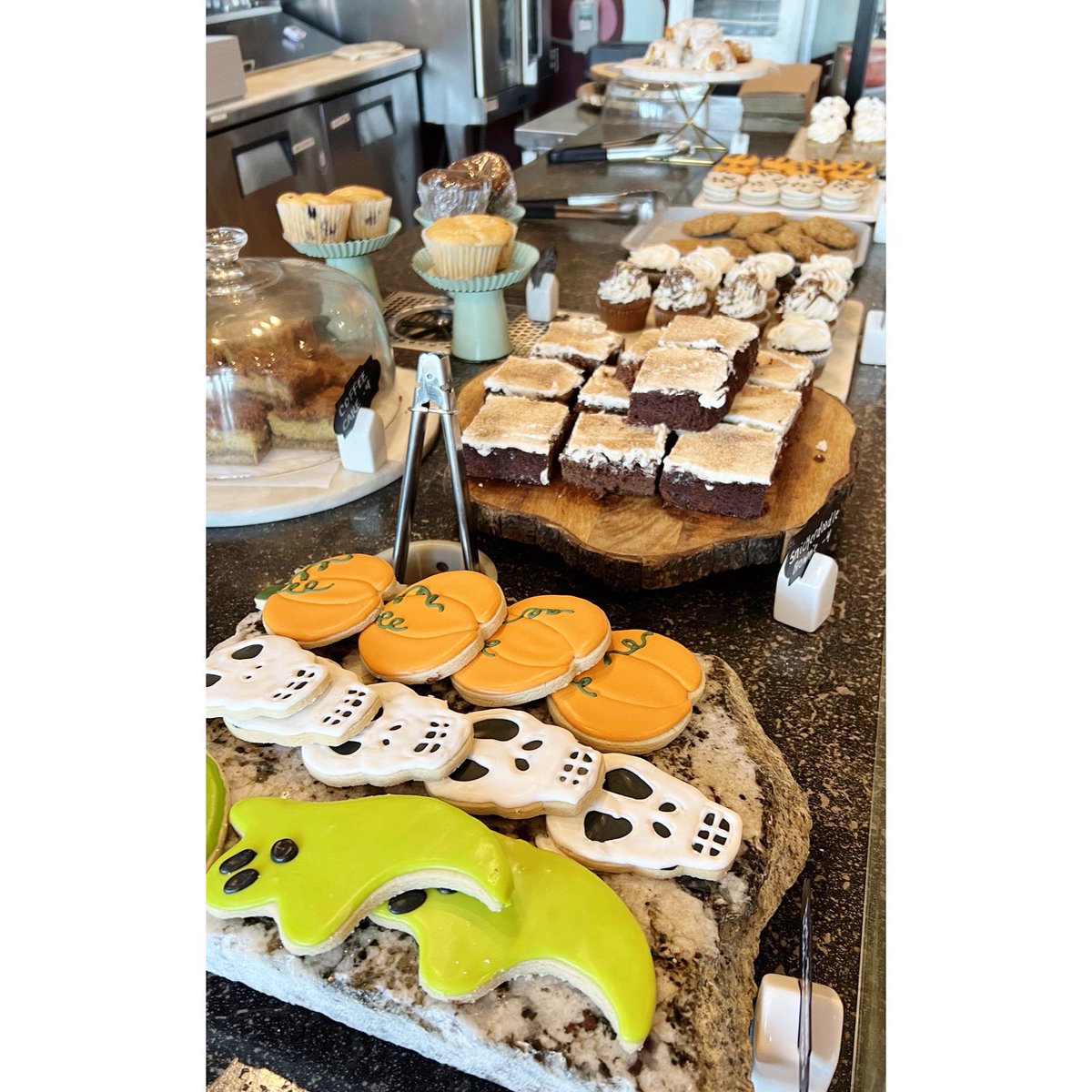 SeaSaltCinnamon's tweet photo. Happy Saturday! The case is looking extra cute and spooky, and our teams are ready for you at Minnetrista and Garfield Park. Come grab a hot chocolate and a treat to keep yourself warm! https://t.co/wiovTdQZX5