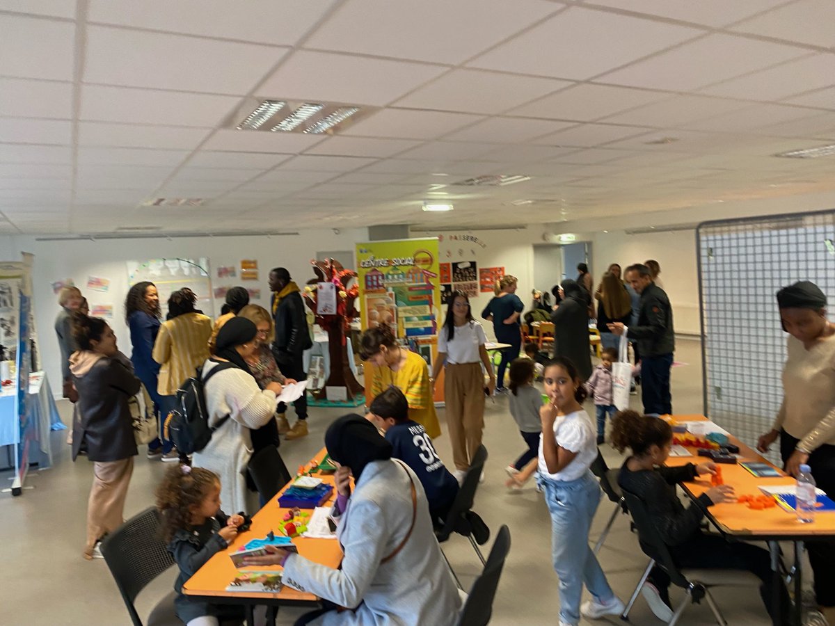 BrigitteLacost4's tweet photo. Journée de la parentalité organisée par les acteurs de la cité éducative de ⁦@ManteslaJolie_⁩.    Alliance éducative entre école, partenaires et parents pour mieux faire réussir les enfants. Merci à tous ceux qui se sont mobilisés. #citééducative #EP #ac-versailles https://t.co/9CFVT7vu8I
