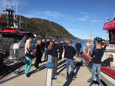 NSSR's tweet photo. Prinsesse Ragnhild og Ivar Formo har besøk av flott ungdom fra Drammen sjøspeidere #nssr #rs170 #rs171 #sjøspeiderene https://t.co/wvdfgs0tzw