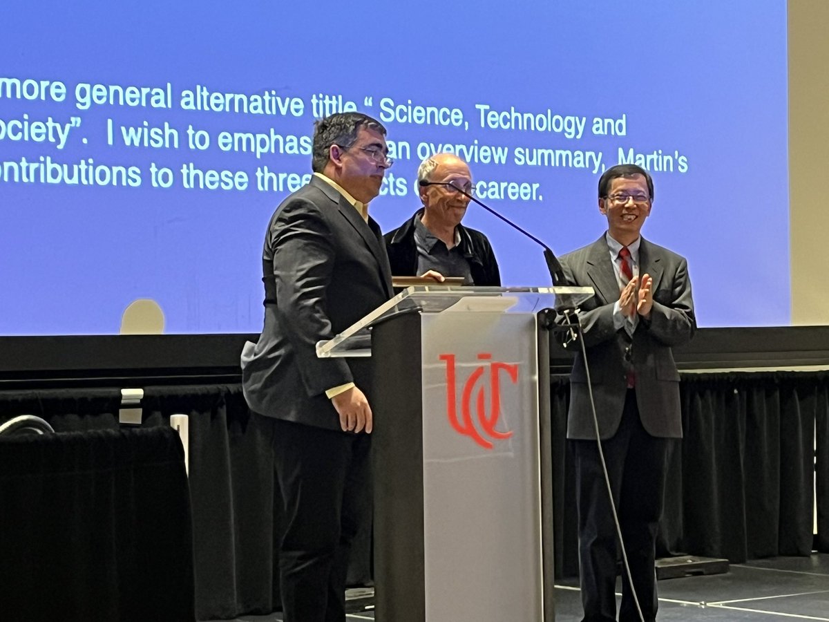 Thank you Mattanjah De Vries for accepting the Oesper Award on behalf of Martin Moskovits <a href="/UcChem/">UC-Chem</a> <a href="/UC_ArtSci/">UC_ArtSci</a>!!