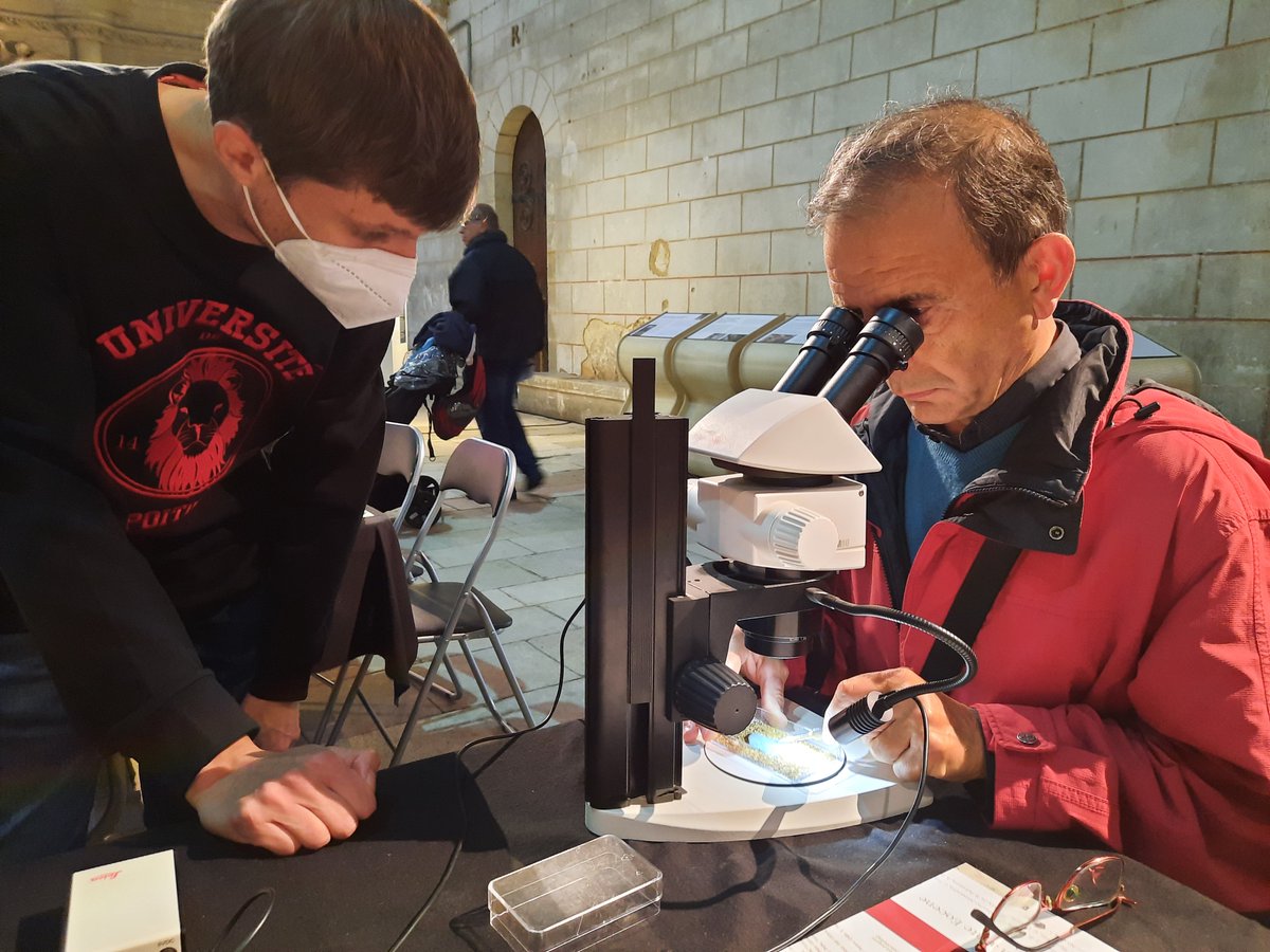 🥳 un public très attentif autour du stand de <a href="/palevoprim/">PALEVOPRIM</a> au Palais des ducs @Grand_Poitiers <a href="/UnivPoitiers/">Université de Poitiers</a> @emfpoitiers <a href="/DR08_CNRS/">CNRS Centre Limousin Poitou Charente</a>
