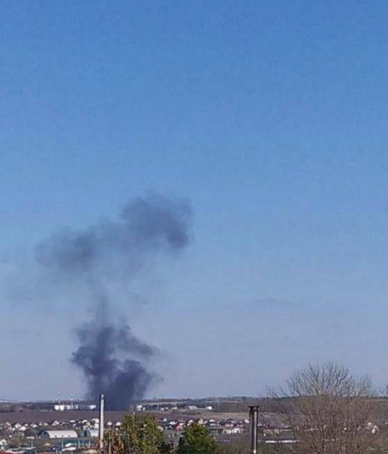 NOELreports's tweet photo. An oil depot is on fire in the Belgorod region 🔥🔥 https://t.co/WRvd51WZ29