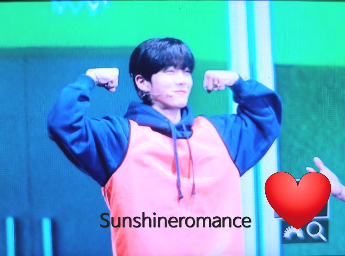 sunshineGK's tweet photo. 20221015 하이라이트 운동회 💚💚💚💚
#하이라이트운동회 #하이라이트 #이기광 #기광 https://t.co/s9lwOSmCG4