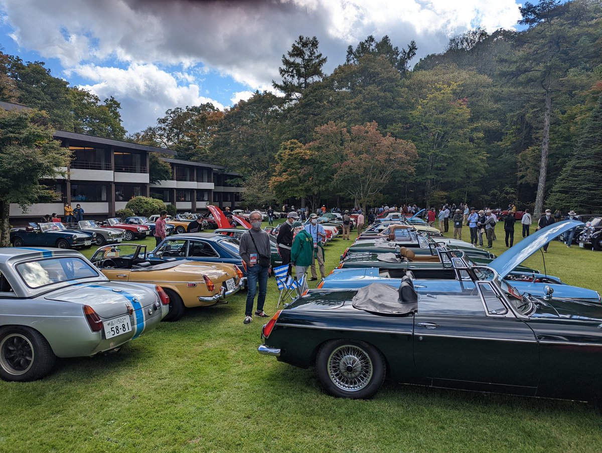 nagase_fukenko's tweet photo. 初めて軽井沢の鹿島の森ホテルでMGカークラブのMG Day をお手伝いに行ってきました
最近はMG  って言っても分からない人が多いてすね！
戦前から2000年代までの車が見れて大満足！来年は自分の車で参加したいです　#MGday https://t.co/xO4Nq17xTg