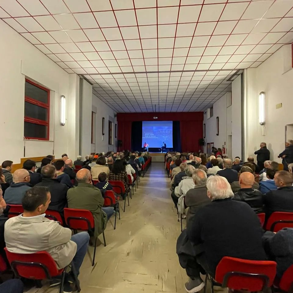 Ieri sera a Trichiana ho raccontato il mio viaggio nella politica e nell'istituzione cominciato oltre 10 anni fa. Partito da un piccolo comune del bellunese, ho avuto l'onore di rappresentare il #Governo e di compiere un percorso nel #Parlamento. facebook.com/10004452888541…