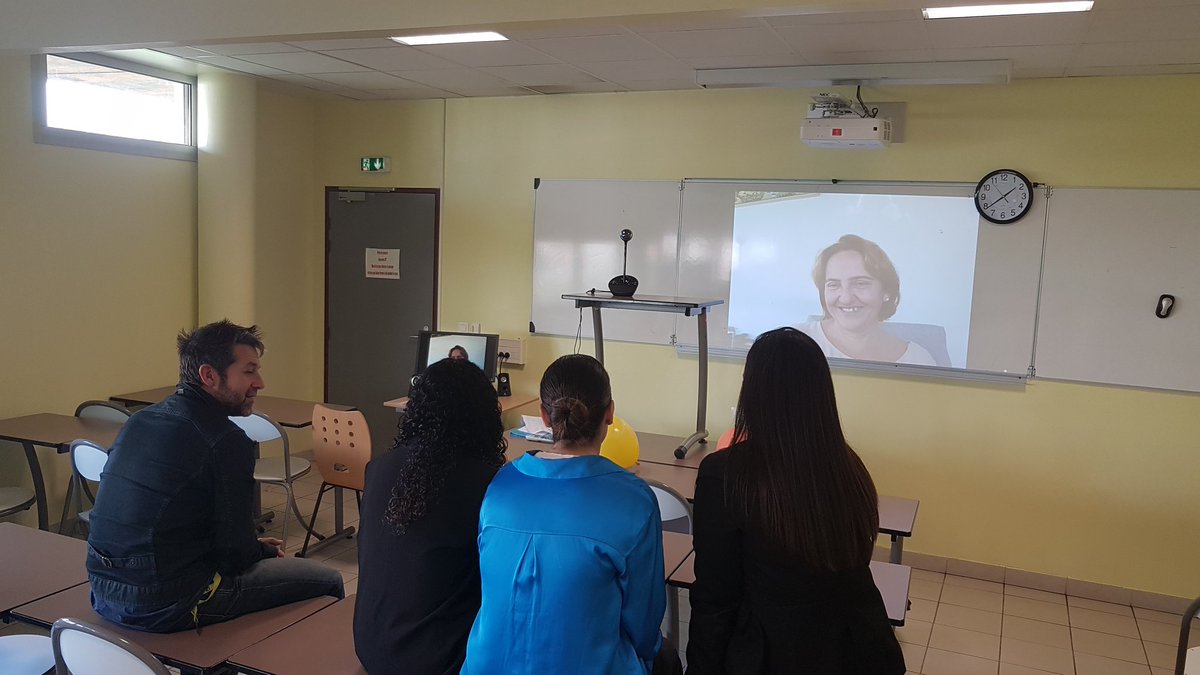 accueilcolloque's tweet photo. Rencontre avec nos anciennes élèves de #bacpro Métiers de l'accueil du @LpoFrancoise parties en mobilité à Mallorca. Partage d'expériences. Direct live avec Hambourg et Palma @ErasmusSjo @MAngelsCompany #Motivation #échanges #ErasmusDays @Erasmus_Project @ErasmusplusFR https://t.co/yJ146gkQr1