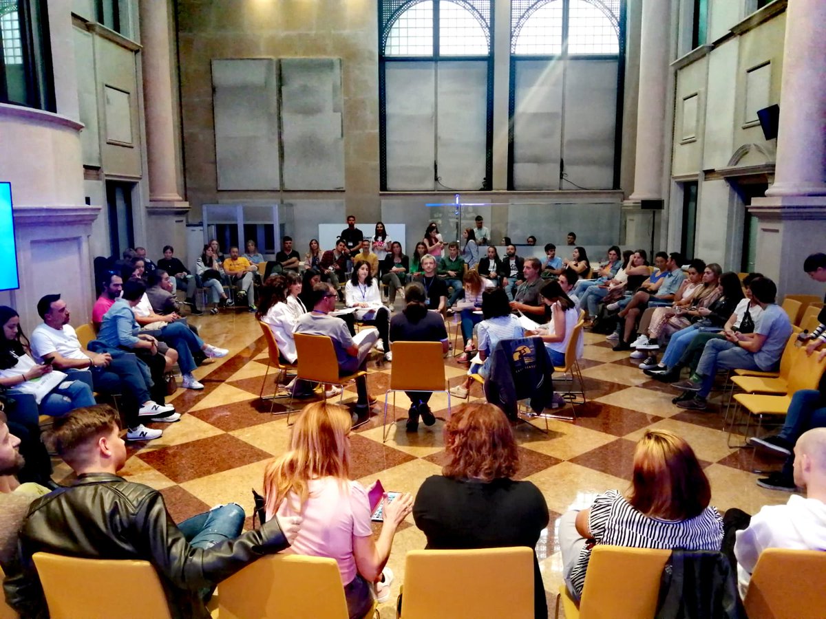MarariaGarcia's tweet photo. 🎯 100 personas, estudiantes y profesionales, entidades del tercer sector y comunidades educativas de todo el país, reflexionamos juntas y conectamos nuestra Comunidad #changemaker #eduescape #educaciontransformadora @AshokaSpain @universidadcjc @ADISLI_Madrid https://t.co/BXRdsFFeMI