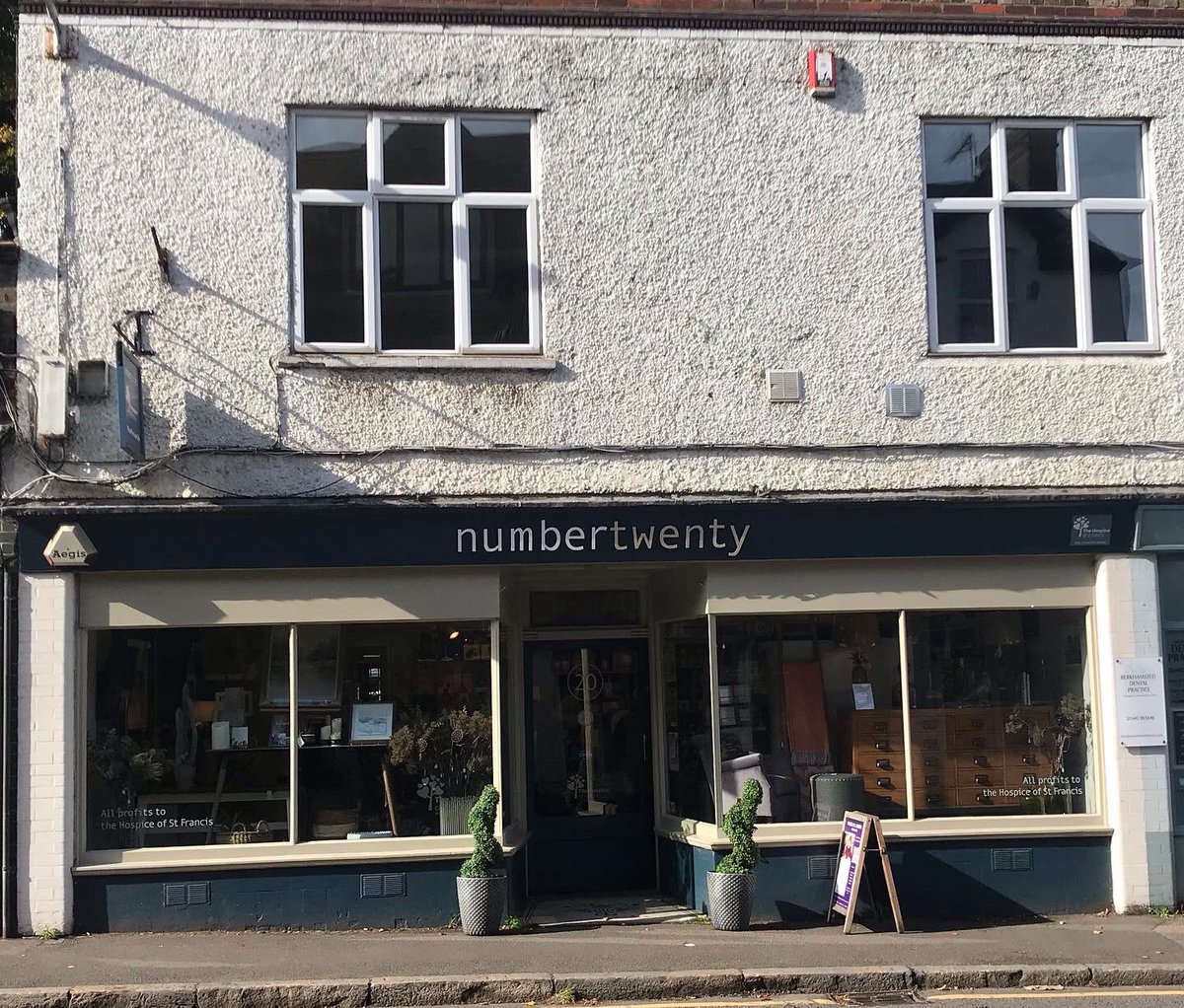 thefilmcritic1's tweet photo. Day 287 - New Experience - #numbertwenty #berkhamsted #BERKO lovely walk ☀️ and a chance to pop into this shop. Lots of interesting items and I left with some soap 🤗 https://t.co/D5fZDyaxOJ