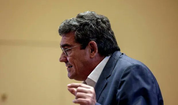 Redacción Médica (@redaccionmedica) on Twitter photo 📈 El alza de cotizaciones recortará la #nómina anual de los médicos
◾️ 20 € corresponderán directamente a la aportación que realizan los profesionales, lo que supondrá un recorte de 240 euros en su nómina
✍️ Por <a href="/VillarOrtiga/">Carlos Villar Ortiga</a>
buff.ly/3T8lHgm 📈 El alza de cotizaciones recortará la #nómina anual de los médicos
◾️ 20 € corresponderán directamente a la aportación que realizan los profesionales, lo que supondrá un recorte de 240 euros en su nómina
✍️ Por <a href="/VillarOrtiga/">Carlos Villar Ortiga</a>
buff.ly/3T8lHgm