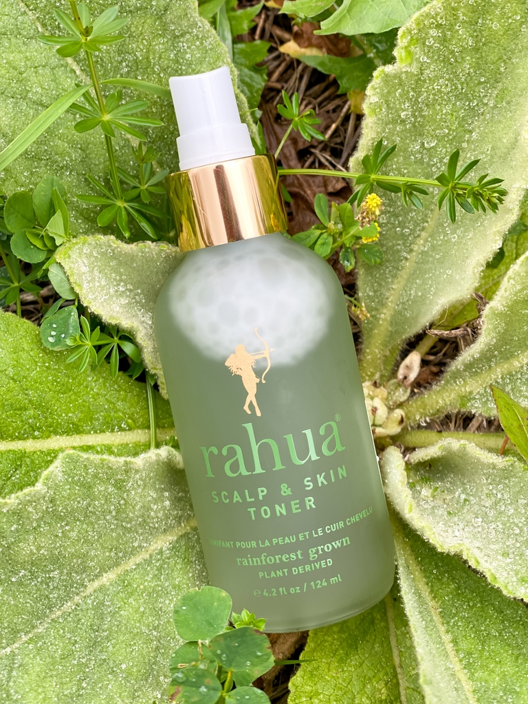 RahuaBeauty's tweet photo. This weekend, we’re treating you with a refreshing gift.
Experience our new Scalp & Skin Toner with your order of $100+. This gentle mist balances the scalp and skin’s microbiome and pH levels and leaves skin glowing.
#rahua #giftwithpurchase https://t.co/DNRsRODUYU