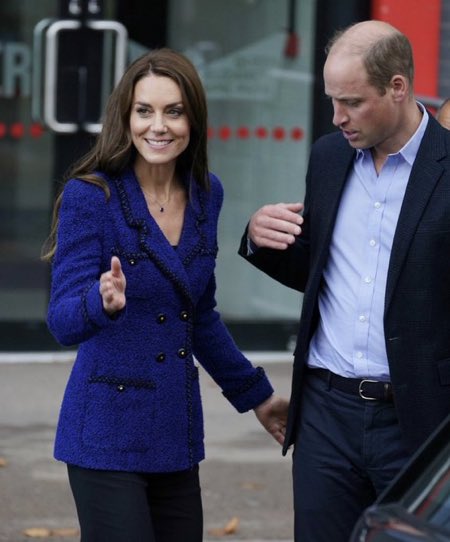 AModernDuchess's tweet photo. Very cringe when you try to force affection on someone.
#Amoderndayduchess
#KKKate
#PrinceOfPegging
#forcedaffection
#Royalfail https://t.co/cfV4i6ukdG