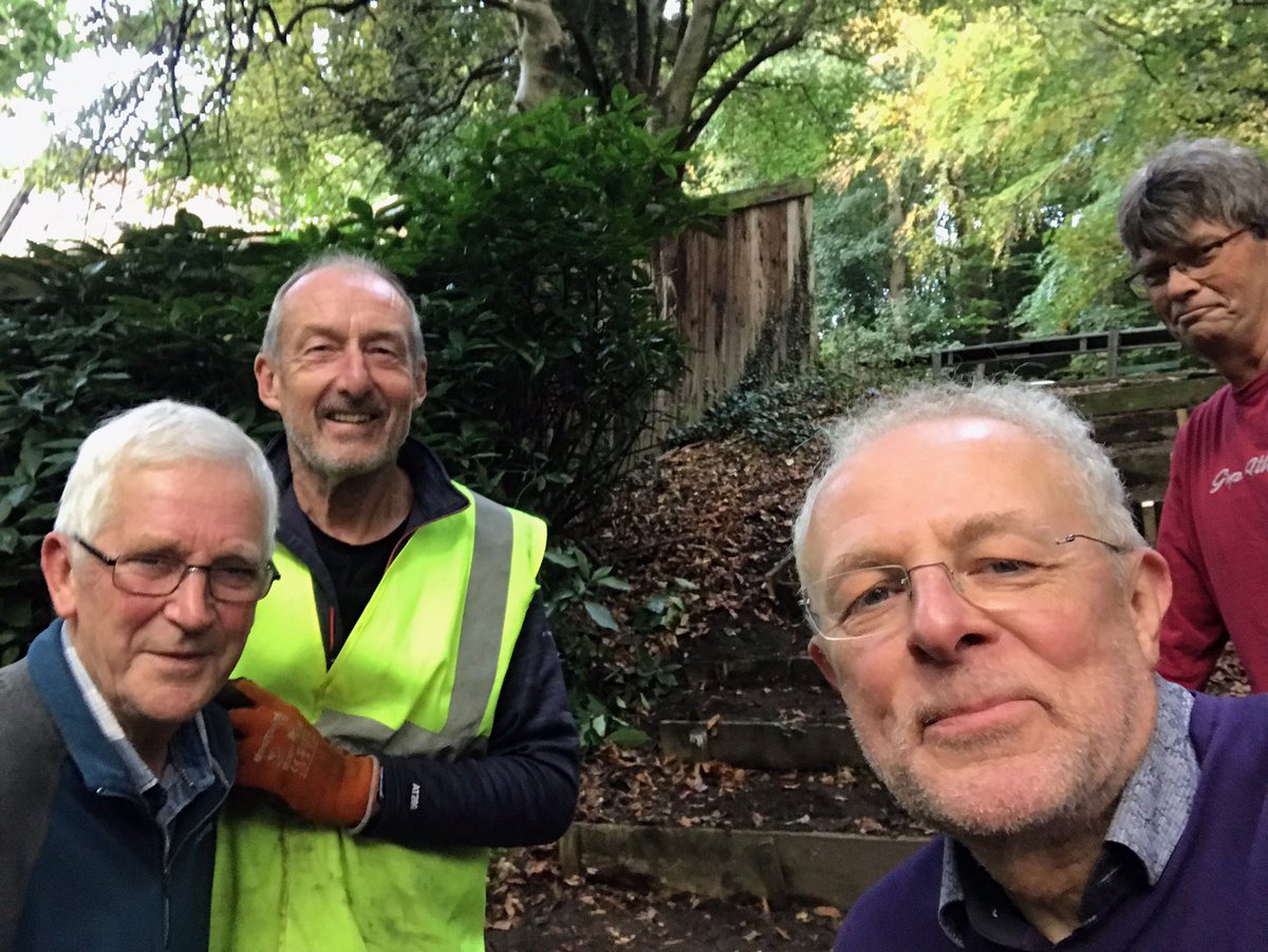 FGVWinfo's tweet photo. 😀 🔨  Our team of repair specialists have been busy in Gledhow Valley Woods carrying out pre-winter upgrades! The steps leading upto the hairpin bend on Gled Ln were in quite a state however thanks to these chaps they are now the best in the Woods! Great effort 👏 https://t.co/tV2uHmNuzW