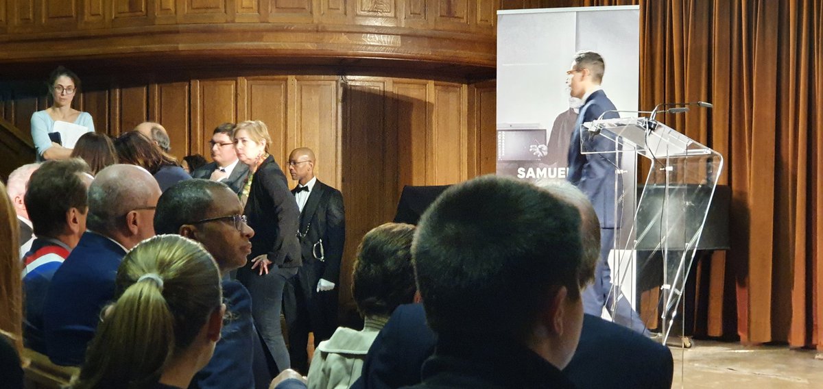FavePj's tweet photo. Très heureux et fier d'accompagner les lauréats du 2ème prix Samuel #Paty à la Sorbonne : des #eleves du #PEJS pôle d'enseignement des jeunes sourds du collège Bachelard @AcademieDijon . Merci à l'engagement au quotidien de Mme Koehler, enseignante de #LSF .
#APHG https://t.co/kdZqkS88Qx