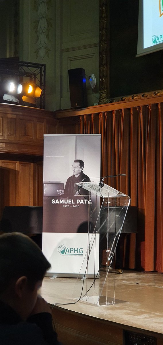 FavePj's tweet photo. Très heureux et fier d'accompagner les lauréats du 2ème prix Samuel #Paty à la Sorbonne : des #eleves du #PEJS pôle d'enseignement des jeunes sourds du collège Bachelard @AcademieDijon . Merci à l'engagement au quotidien de Mme Koehler, enseignante de #LSF .
#APHG https://t.co/kdZqkS88Qx