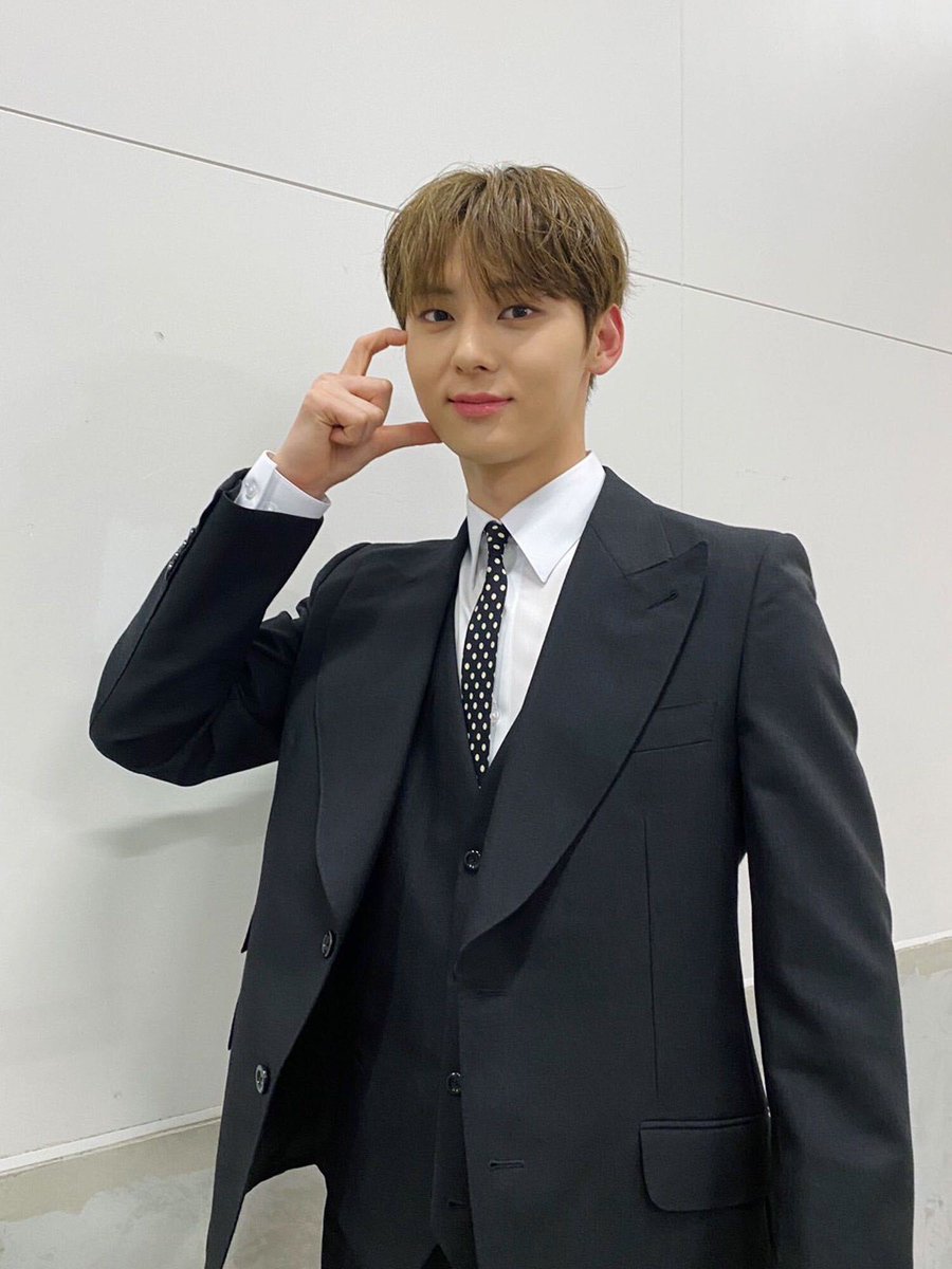 MINHYUN_PLEDIS's tweet photo. [#Moment_H] 📸
#KCON2022JAPAN  DAY2❤️
💝선물 같은 시간을 선사한
황도들의 대장이자 자랑
MC 황민현 🍑🧡
우리 대장 이렇게 MC도 잘하면
천재 밖에 못해 🤭💞

#황민현 #HWANGMINHYUN https://t.co/q4LZ6OchjW