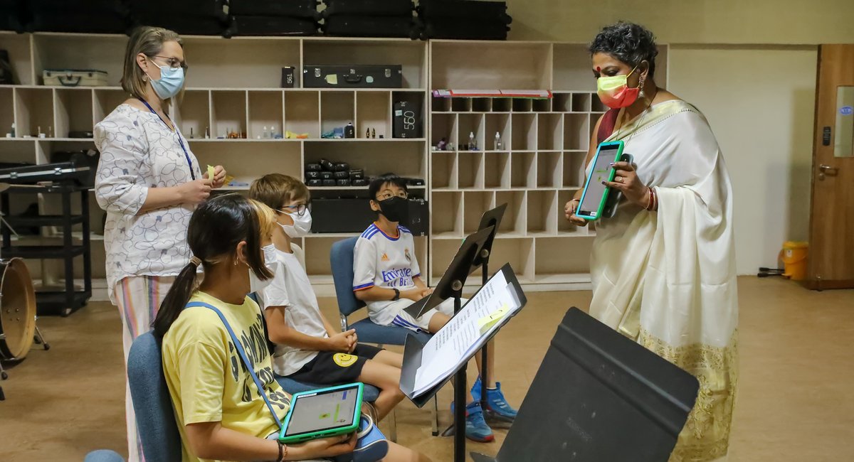 AISChennai's tweet image. Technology supports learning at AISC. #AISCGrade5 students work with our Elementary School Tech Integrator to explore how tech could support their project: the &apos;Migration Museum&apos;.
#AISCElementarySchool
#AISCTechnology