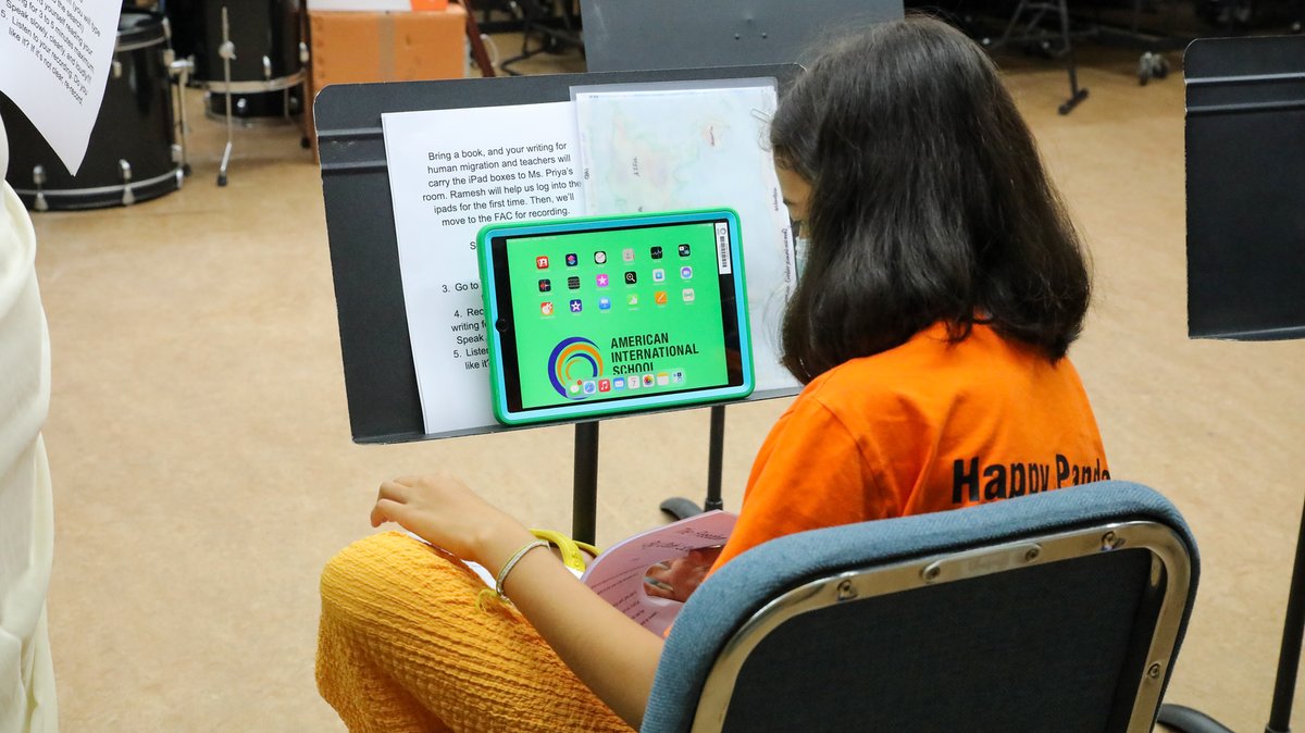 AISChennai's tweet image. Technology supports learning at AISC. #AISCGrade5 students work with our Elementary School Tech Integrator to explore how tech could support their project: the &apos;Migration Museum&apos;.
#AISCElementarySchool
#AISCTechnology