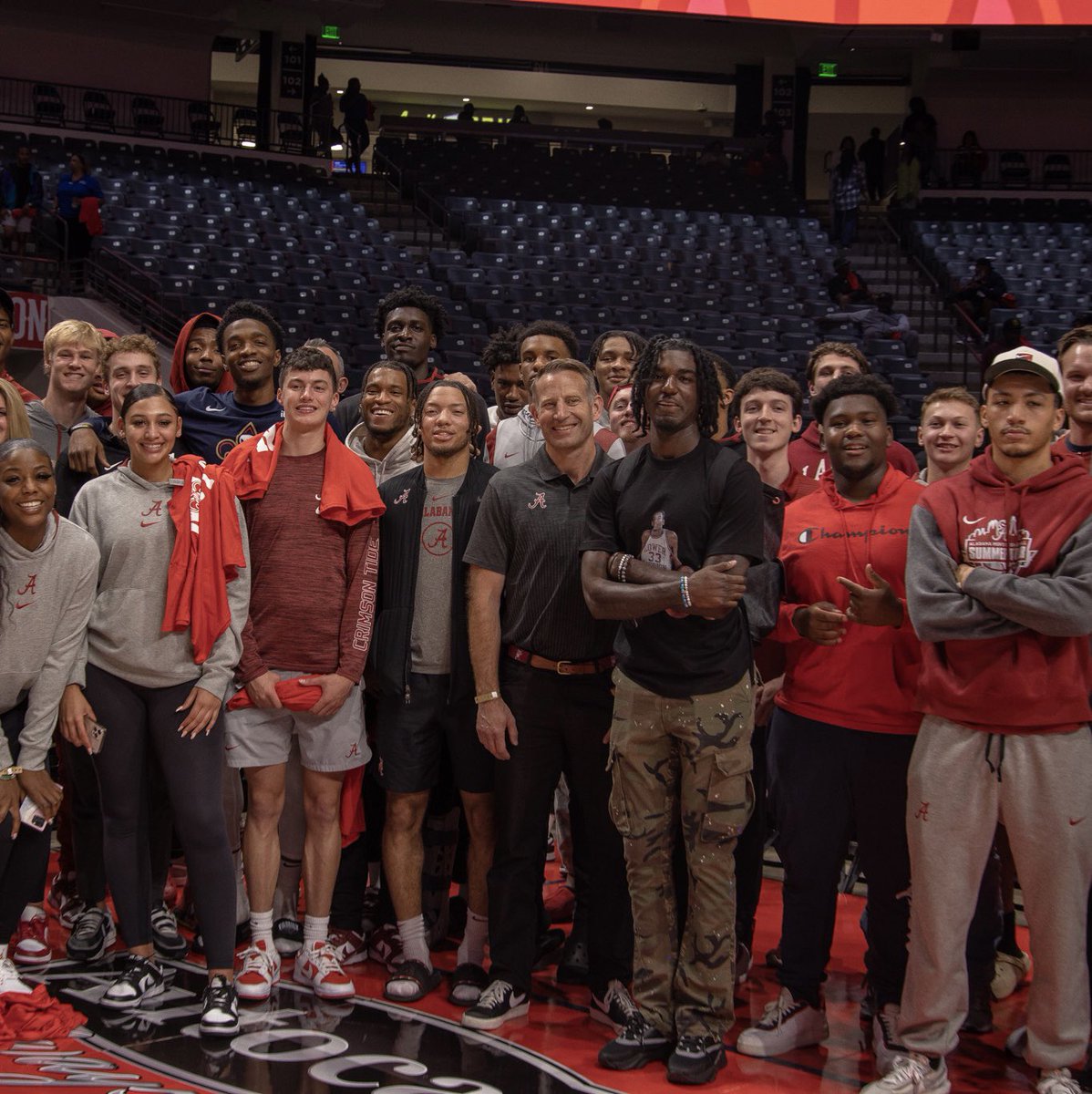 AlabamaMBB's tweet image. Great to see our guys @_hoopinglife &amp;amp; @kiralewisjr last night in Birmingham at the @PelicansNBA game!

#RollTide | #BlueCollarBasketball