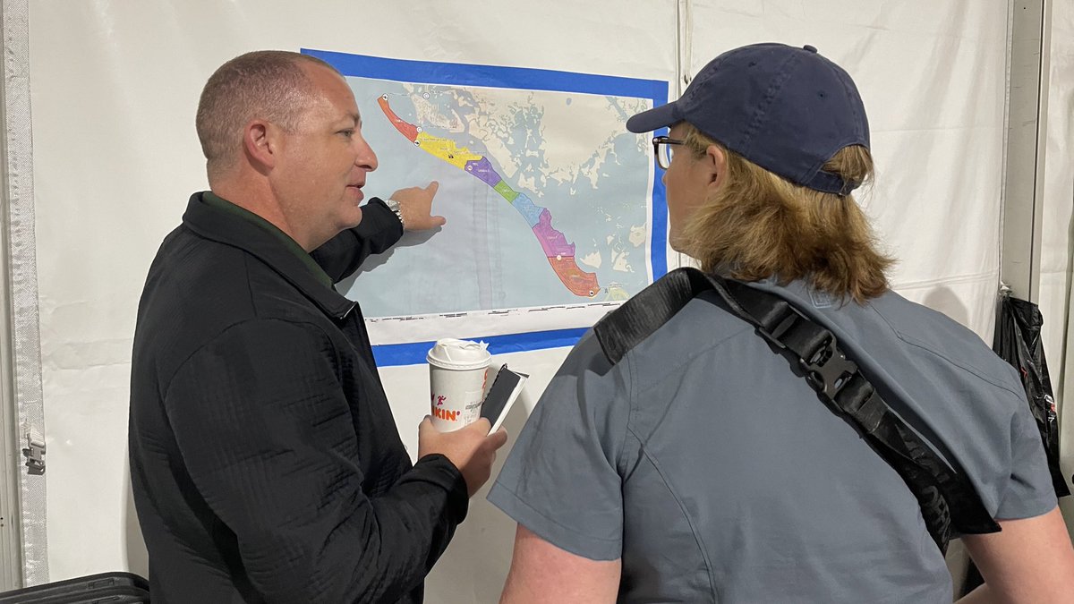 JeremyMarrell's tweet photo. This morning, @FEMA_Deanne is in Fort Myers Beach to survey the devastation caused by #HurricaneIan and identify areas where @fema can further support the State’s recovery efforts.

First, she received a briefing from @LeeCountyFLBOCC Public Safety Director Benjamin Abes. https://t.co/nIbrTpdb2J