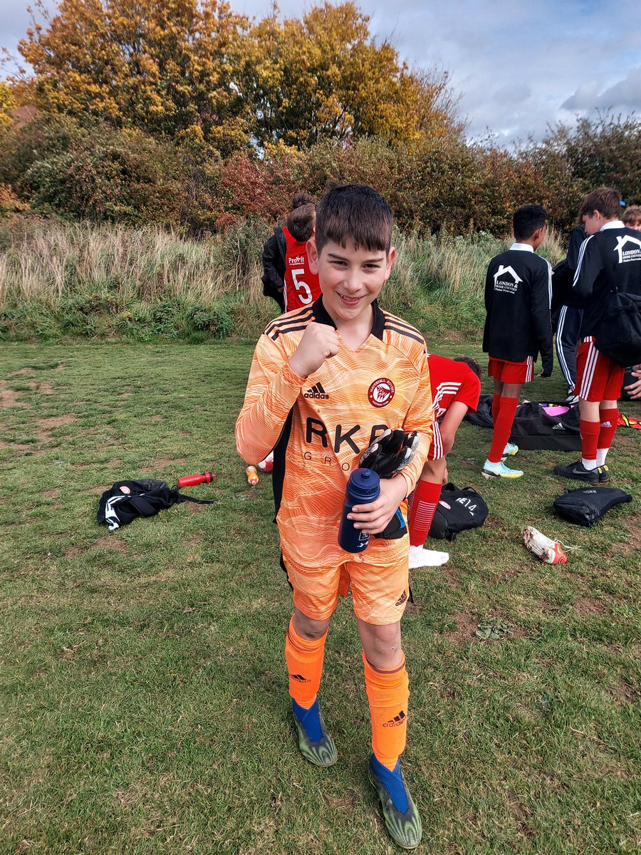 chrisflannery79's tweet photo. Great competitive cup tie today, go through on pens, well played @HaverhillRovers U14 Whites #goalkeepergloves #gk #goalkeepertraining #gkunion #goalkeeper #goalkeeping #saves #forgoalkeepers #goalkeepersaves #gkgloves #goalie #goalkeeperworld #goalkeeperunion #football #keeper https://t.co/oyXn2lcmCI