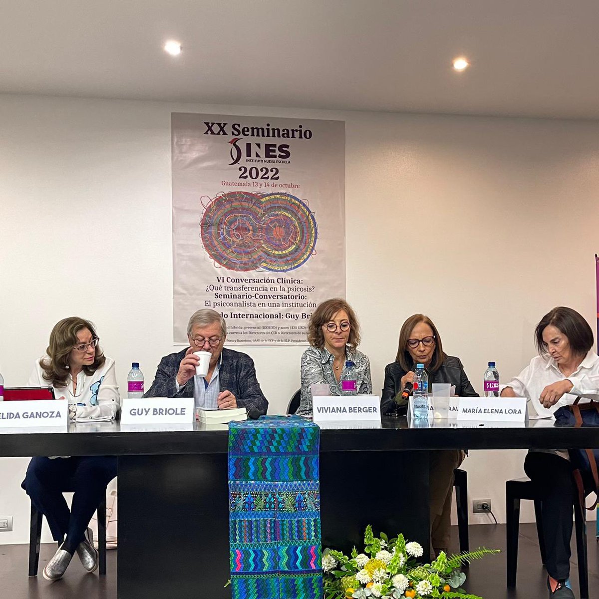 nel_amp's tweet photo. Cierre del Seminario del INES: “El psicoanalista en una institución”. Conferencia de Guy Briole: “Orientarse en una práctica con el sujeto psicótico en la institución” + el panel de conversación con M. Cristina Giraldo, M. Elena Lora, Ramón Ochoa, Elida Ganoza y Viviana Berger https://t.co/xhG2dJkizm