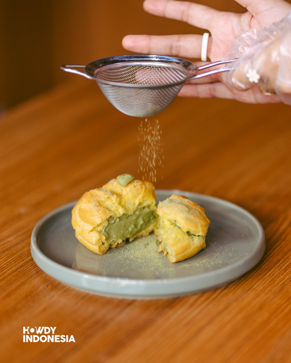 howdyindonesia's tweet photo. #HowdyMix: Beda dengan kue sus biasa, sentuhan premium yang ditawarkan Soes For You dihadirkan lewat paduan roti dan fla yang tak tanggung-tanggung dari segi aroma maupun porsinya. Selengkapnya: https://t.co/w4SO761I5x https://t.co/mZ5Fo9kdd4