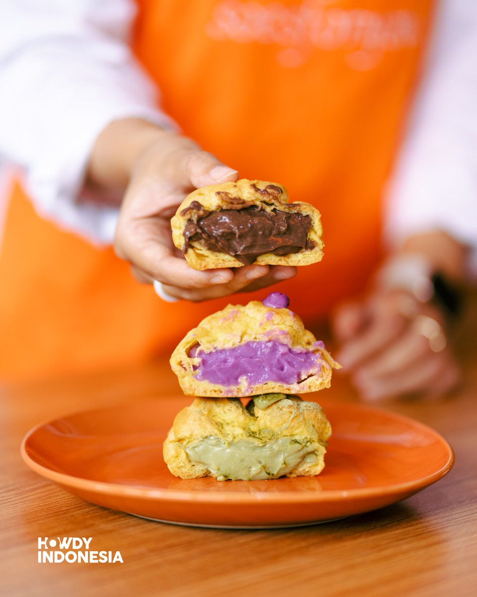 howdyindonesia's tweet photo. #HowdyMix: Beda dengan kue sus biasa, sentuhan premium yang ditawarkan Soes For You dihadirkan lewat paduan roti dan fla yang tak tanggung-tanggung dari segi aroma maupun porsinya. Selengkapnya: https://t.co/w4SO761I5x https://t.co/mZ5Fo9kdd4