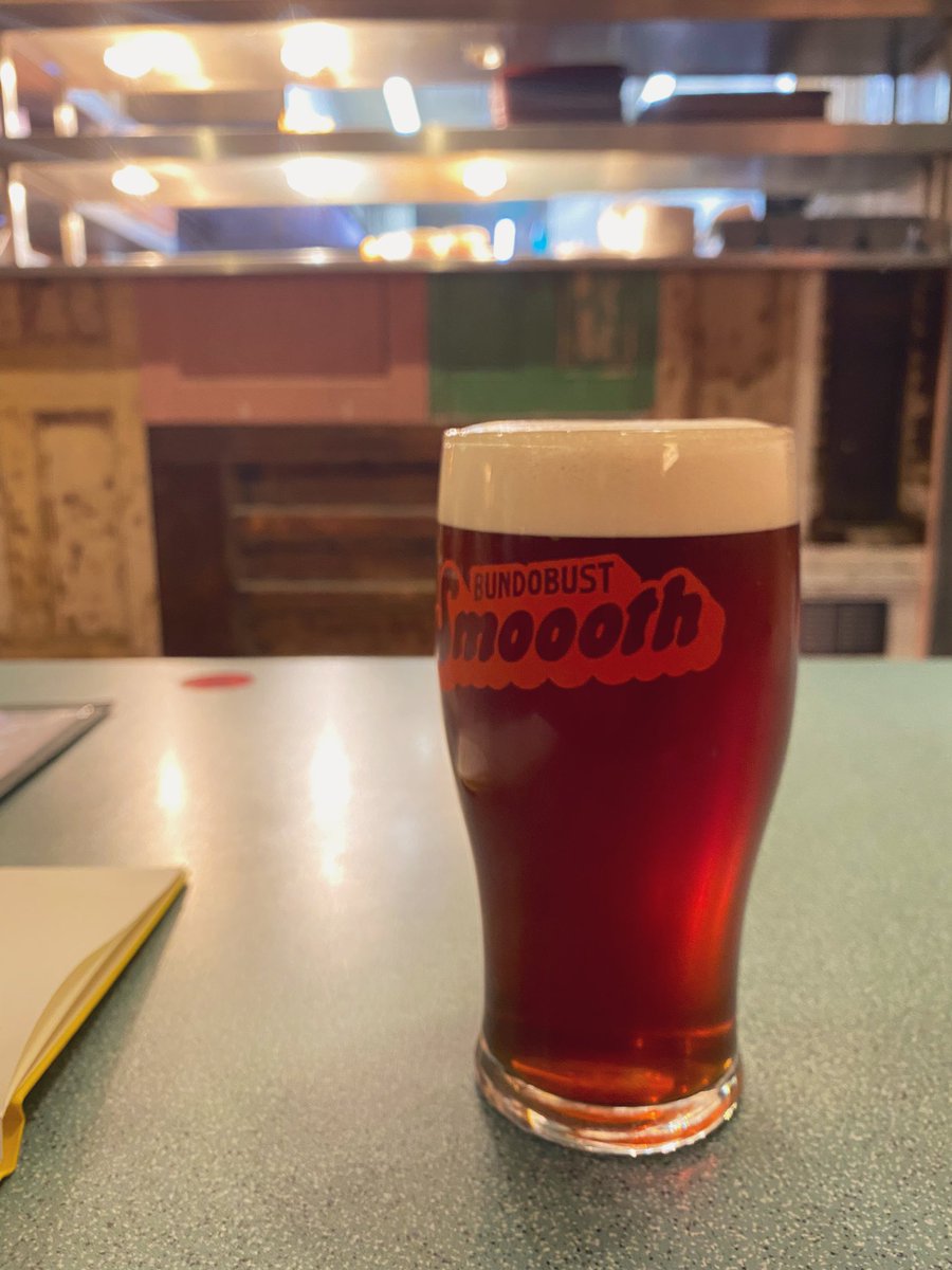 totalcurtis's tweet image. My first beer back on home soil had to be cask, really. @bundobrewery Nut Brown ale is a stunner. Super refreshing with Ernest hops (which come from Hukins Farm in Kent) absolutely sparkling. Also nice to get a beer with some proper foam after many headless pints in the US.