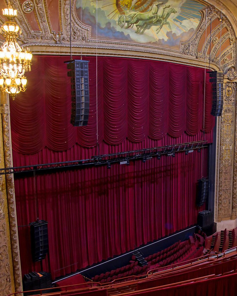 ChicagoTheatre's tweet photo. Who do you want to see next on The Chicago Theatre stage? 👀 https://t.co/Xbt5pRHVf0