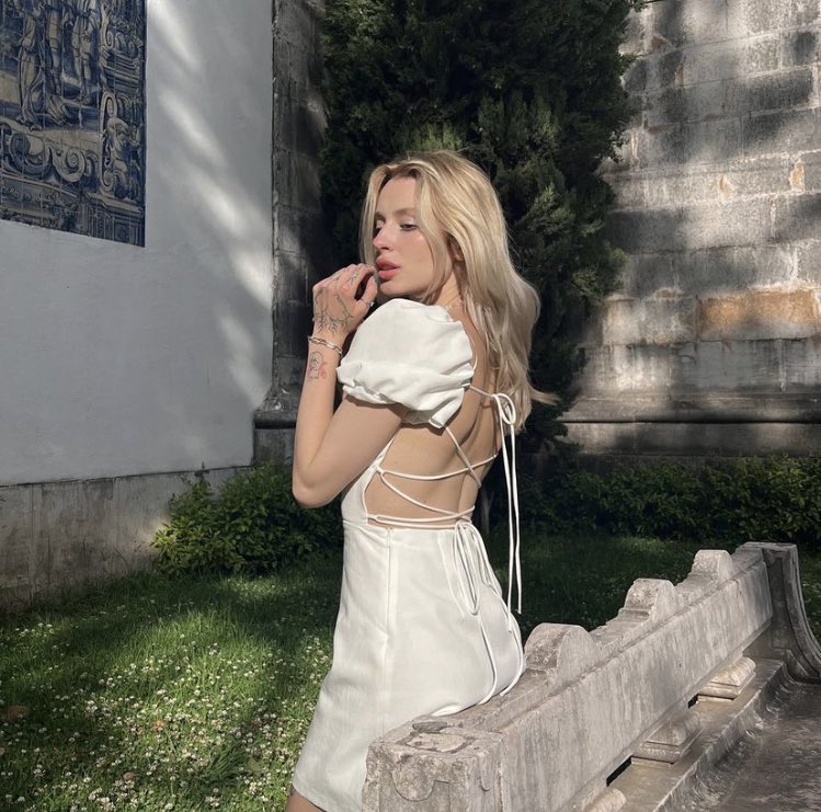 msraudrsbase's tweet photo. nome: pandora ollivander 
idαde (16-19): 18
sexuαlidαde: pan
pronomes: ela/delu
frαternidαde: corvinal
erα: marauder
user: @fotvgrafa 
extrαcurriculαr: astrologia, poções 
shαpe + 2 fotos: mamontienok https://t.co/7MEtRrS4bs