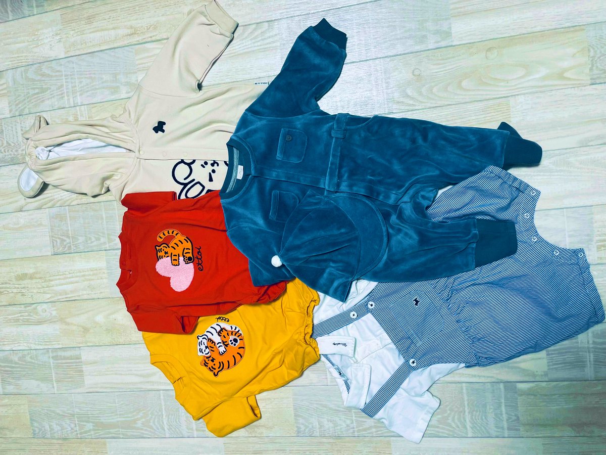 29w59022706's tweet photo. 100日祝いでお洋服買ってもらった♡♡
友達からもらったムジクタイガーとettoiのコラボ服可愛すぎて大きいサイズも欲しいと思ってたのでリクエストしてしまった😂
本当なんでも似合うから服着せんの楽しい毎日ファッションショーしてる🕺🌹
レッグウォーマー欲しい〜〜
#mujik tiger https://t.co/13dBrmZIFd