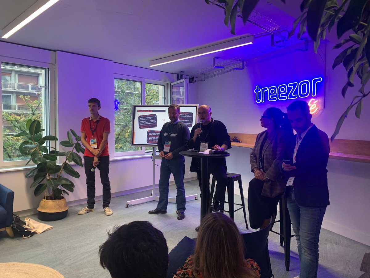 SocieteGenerale's tweet photo. Une brève intro, puis c’est parti pour 48h de hackathon ! Des groupes d’étudiants travaillent ensemble pour présenter ce qui sera, selon eux, la fintech de demain. Présentations demain devant le jury chez @TreezorBanking. 

Qui sera la future 🦄 ? #FFT2022 @FranceFintech @LeSwave https://t.co/rFUrhYMsgI