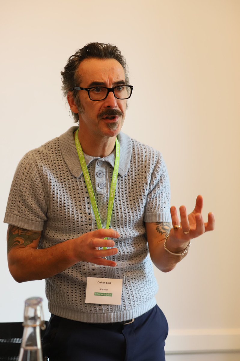 Always enjoy the many gestures of <a href="/CarltonBrick/">CJBrick🇮🇱</a> at #BattleOfIdeas <a href="/acadofideas/">Academy of Ideas</a>