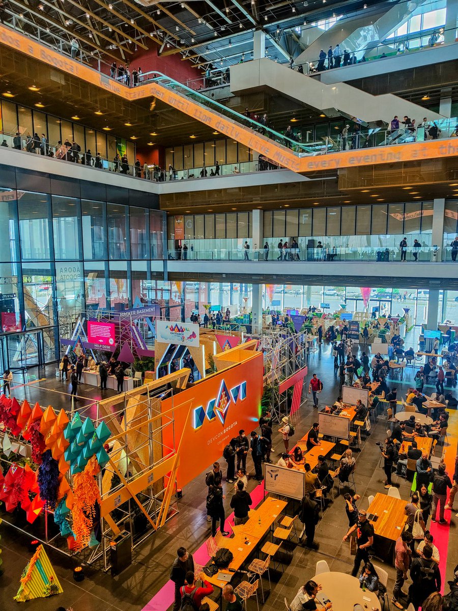 MartynaMBL's tweet image. bye @EFDevcon, thank you for the best week 💛 @serotonin_hq 💫 #DevconVI