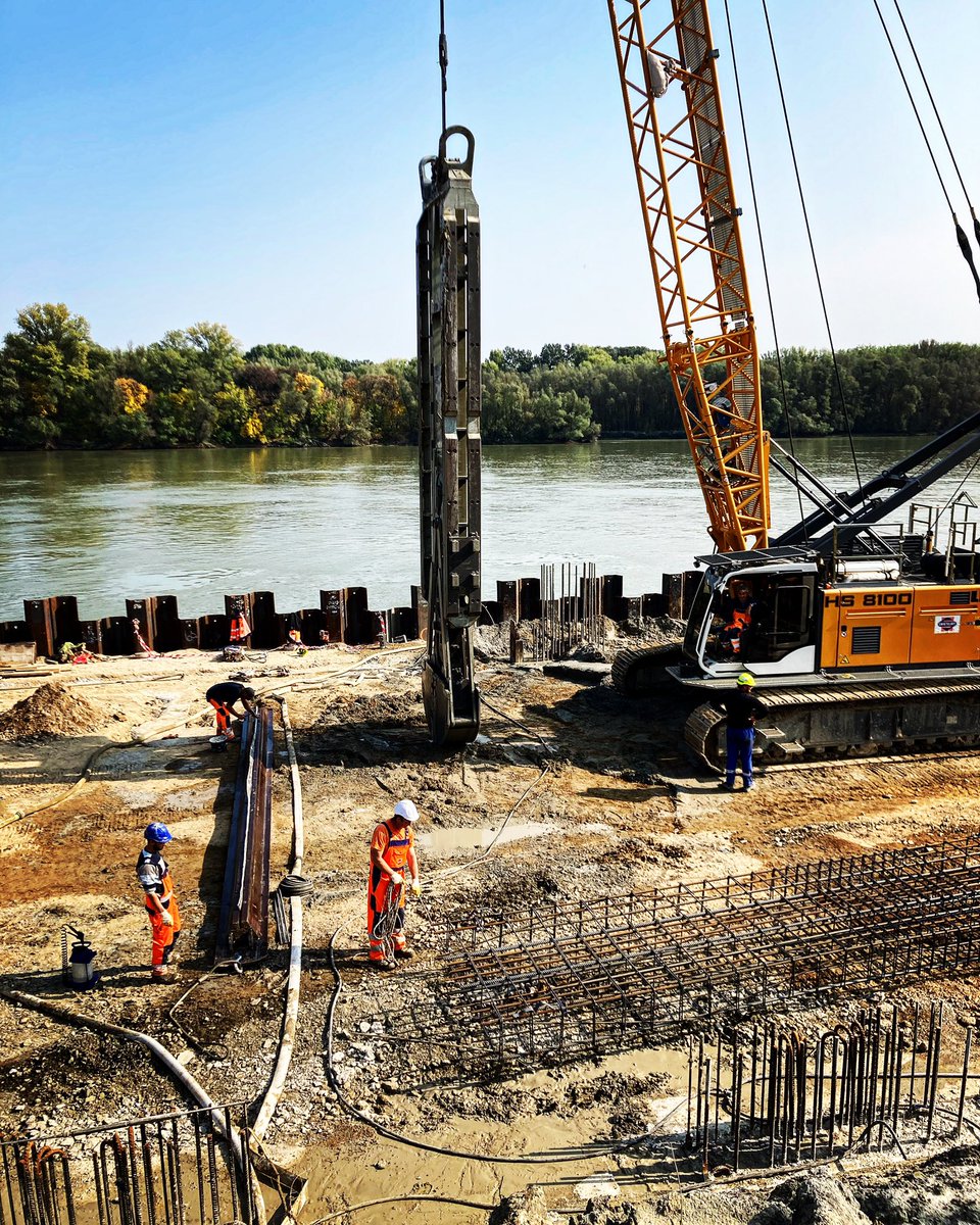 CENCengineer's tweet photo. cut-off wall under construction 🏗 #civilengineer #civilengineers #civilengineering #engineers #cenc #axisvm #nemetschek #structuralengineer #structuralengineers #structuralengineering #structuraldesign #passion #tekla #teklastructures #followus #followme #cutoffwall https://t.co/kmN9wRcaxv