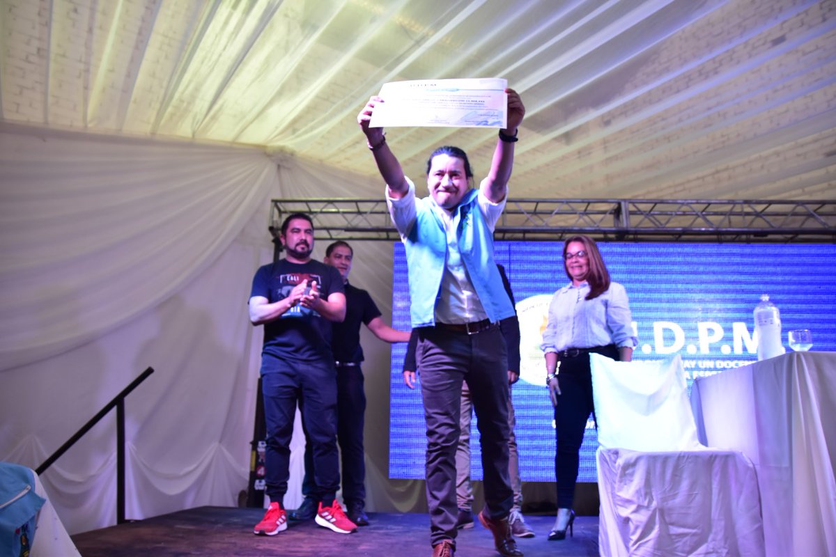 AD♥️MIS Sigue latiendo fuerte con vos <a href="/grillo141/">Ruben Dario</a> y porque los mandatos se legitiman con votos, aquí estás con mandato por otros 3 años y con el acompañamiento intacto! 
Esto es Adomis, la marea turquesa que está en la buenas y en las otras!
<a href="/herrerayflia/">Oscar Herrera Ahuad</a> 
m.facebook.com/story.php?stor…