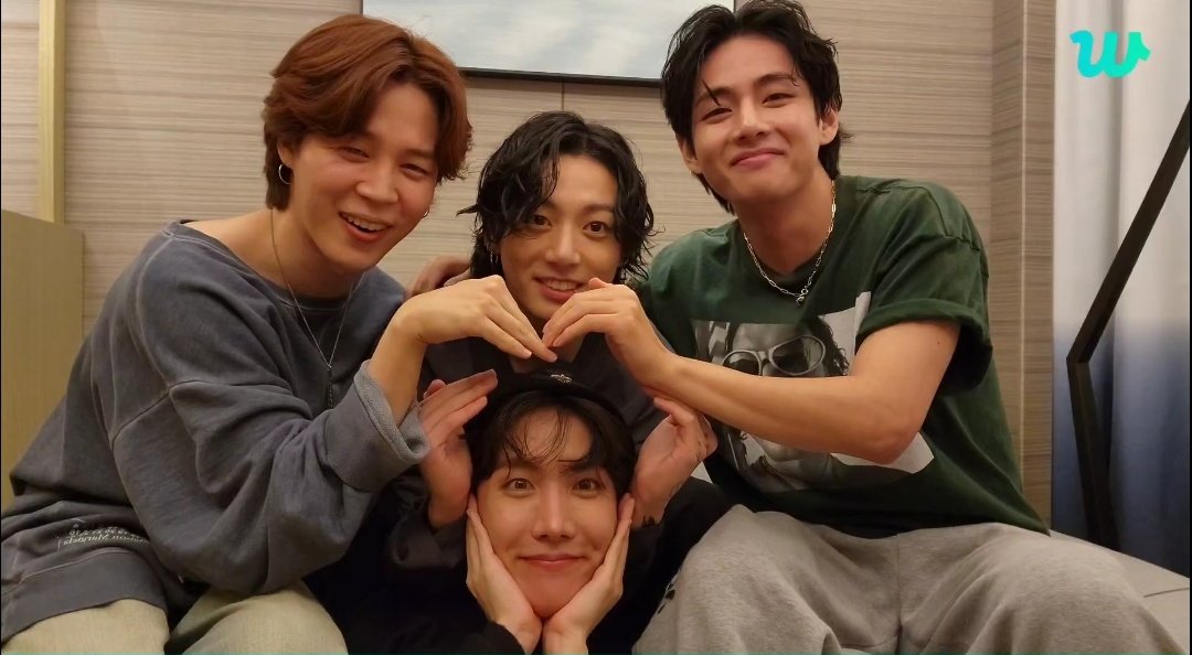 bts_peru1's tweet photo. 🥰💜 @BTS_twt https://t.co/aRkomDyXGp