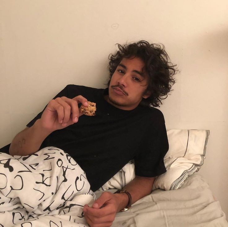 msraudrsbase's tweet photo. nome: james potter
idαde (16-19): 18 anos
sexuαlidαde: pan
pronomes: ele/dele
frαternidαde: grifinoria 
erα: marauders
user: @gryffchaserr 
extrαcurriculαr: quadribol
shαpe + 2 fotos: reiky https://t.co/R4j3vAm2Yj
