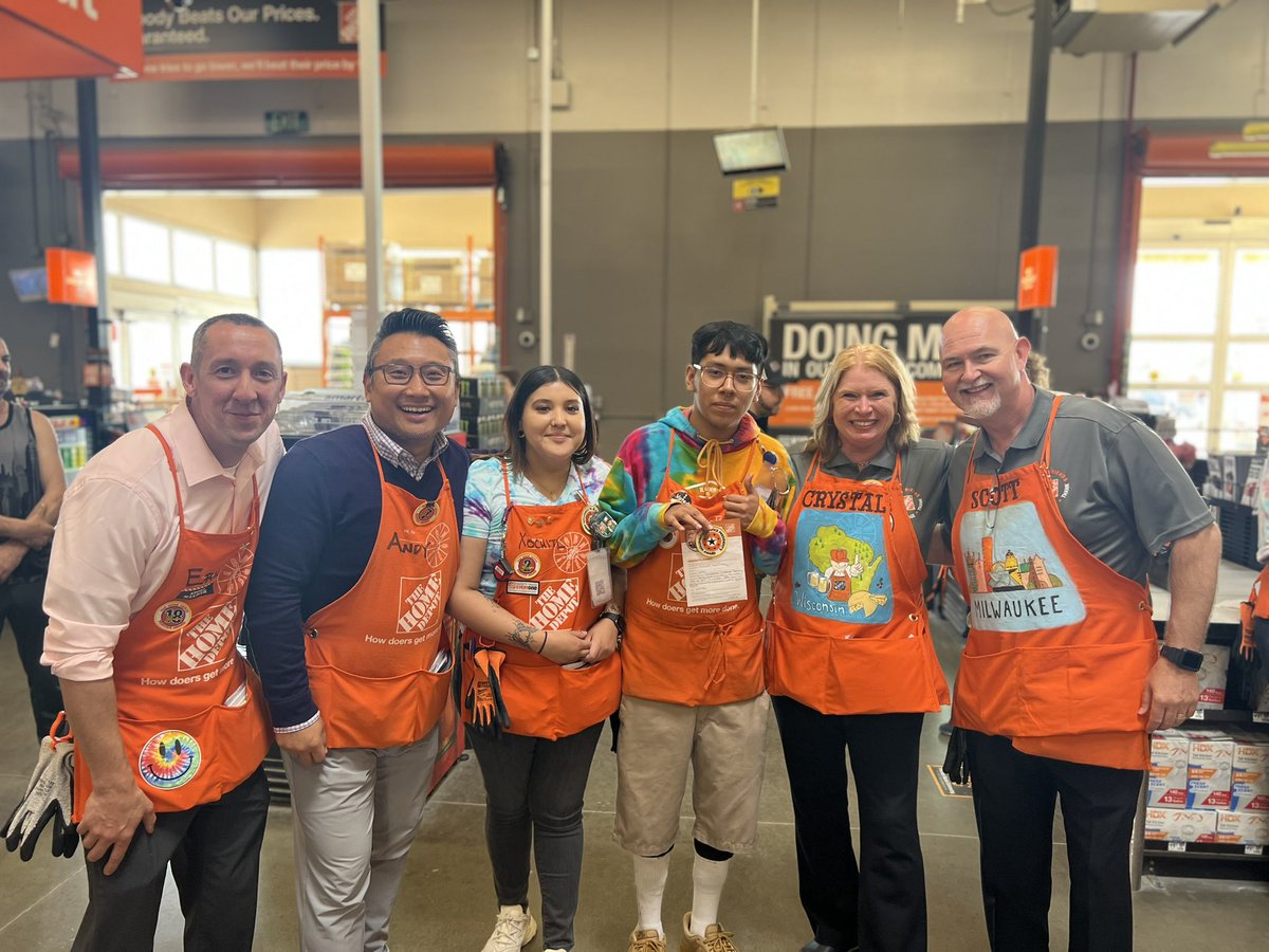crystal_hanlon's tweet photo. A “Delayed” Thank You to Team #4941, Milwaukee, WI!  You all were Amazing and our Culture was truly at its Best!  Thank You for going above and Beyond for our people and our customers, Day in and Day out!  Awesome Job Team! https://t.co/a7LQ4ANaXq