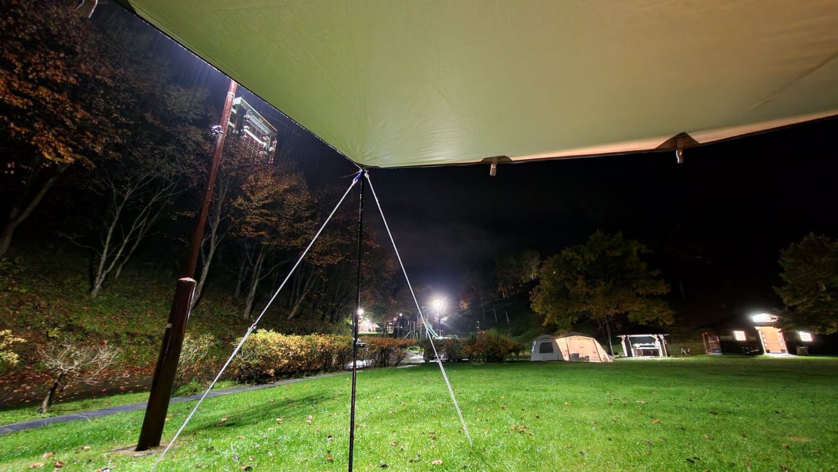 yu_camping's tweet photo. 雨の中のキャンプですが
タープあれば大丈夫( ᴖ ·̫ ᴖ )
秋キャンプ最高🏕️ ‼️ https://t.co/2Zjm7l0Ag1