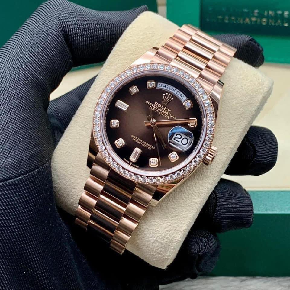 Tubinh02's tweet photo. 👉 RL Daydate 128345RBR - 36mm. Kim cương zin hãng.
🌟 Với size 36mm phù hợp cho cả nam và nữ.
🌟 Chất liệu vàng hồng trẻ trung nhưng không kém phần sang trọng.
👉 Bên em đang có sẵn 01 bộ lướt 2020 với mức giá 1,0xx tỷ  kính mời quý khách!!

#128345RBR https://t.co/3DdB1uBoHh